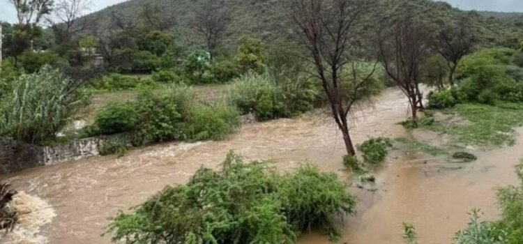 Un menor pierde la vida tras ser arrastrado por creciente de río en Querétaro