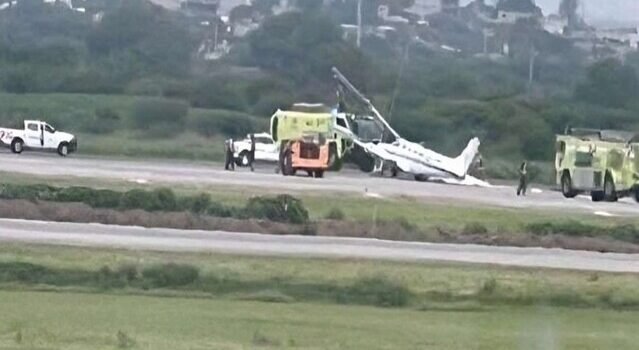 Se suspendieron vuelos en el aeropuerto de Querétaro por un aterrizaje de emergencia de una avioneta