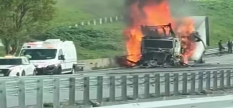 Se incendia un tractocamión en la autopista México-Querétaro