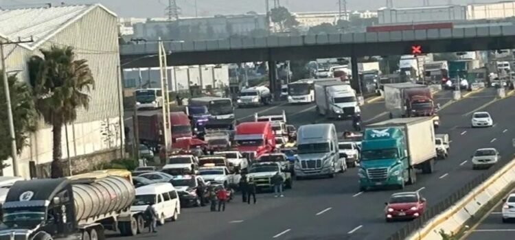 Manifestantes en la Autopista México-Querétaro