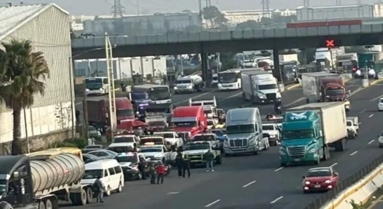 Manifestantes en la Autopista México-Querétaro