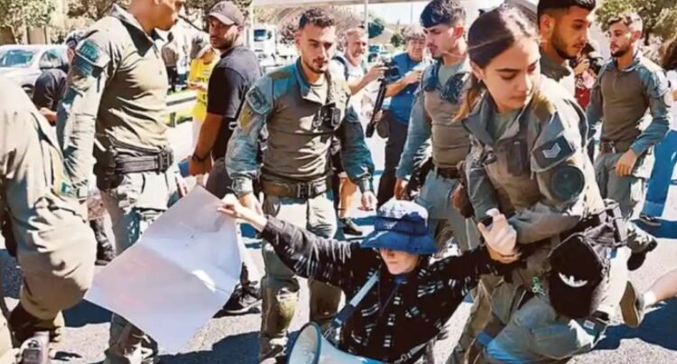 Miles de israelíes bloquean las calles como protesta