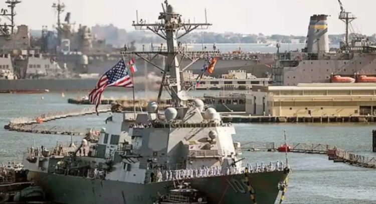 Se acercan buques de guerra de Estados Unidos a costas de Venezuela