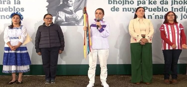 La presidenta de México Claudia Sheinbaum es recibida con calidez por indígenas de Amealco, Querétaro