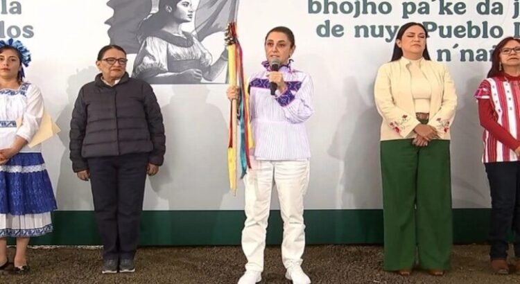 La presidenta de México Claudia Sheinbaum es recibida con calidez por indígenas de Amealco, Querétaro