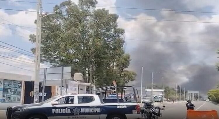 Son evacuados más de 70 personas por incendio en El Marqués