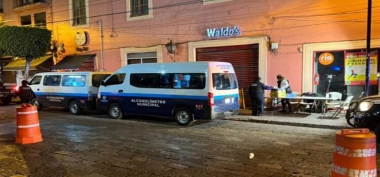 Alrededor de cuarenta personas son detenidas por no pasar el alcoholímetro en Querétaro