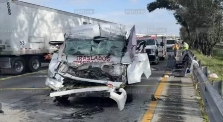 Un choque con de una ambulancia con pacientes dejando 2 personas sin vida en la México-Querétaro