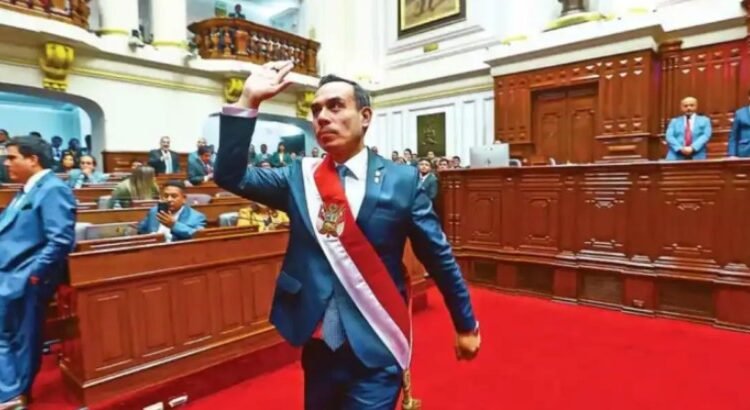 Entre protestas y señalamientos, José Jerí asumió la presidencia de Perú Entre protestas y señalamientos, José Jerí asumió la presidencia de Perú