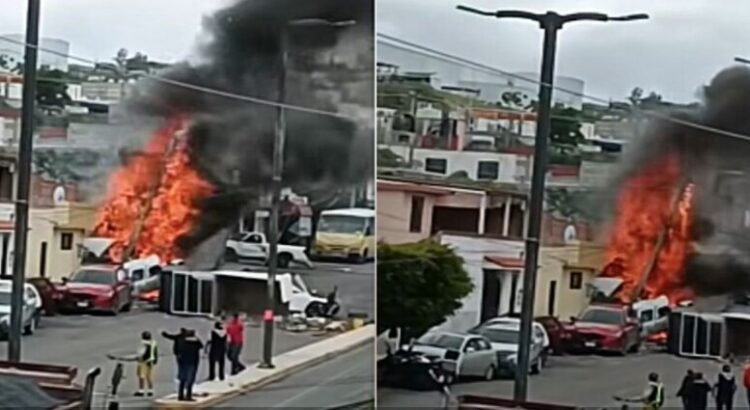 Un camión al quedar sin frenos se incendia tras impactar a ocho autos y un poste en Querétaro