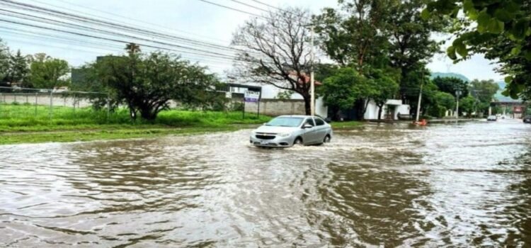 Las lluvias en Querétaro provocan deslaves, evacuación de localidades y suspensión de clases