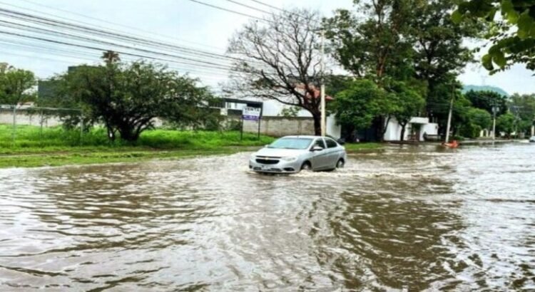 Las lluvias en Querétaro provocan deslaves, evacuación de localidades y suspensión de clases