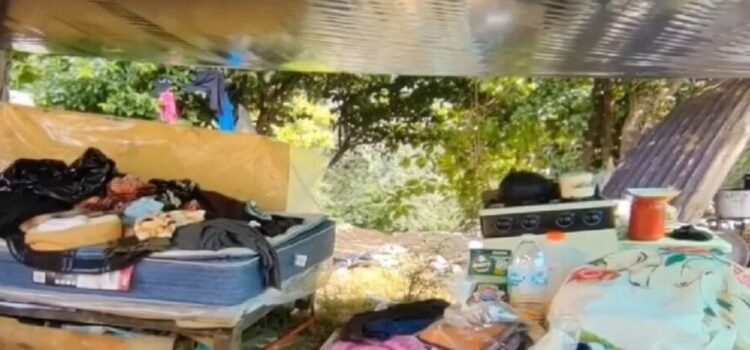 Se improvisan refugios en el estado de Querétaro tras el desbordamiento del río