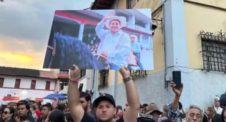 Miles despidieron a Carlos Manzo en Uruapan Miles despidieron a Carlos Manzo en Uruapan