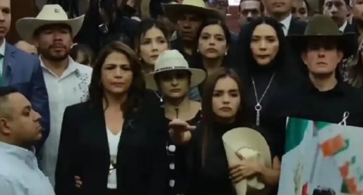 Rinde protesta Grecia Quiroz como nueva alcaldesa de Uruapan