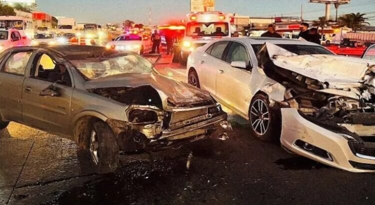 Una persona pierde la vida en accidente múltiple sobre la Autopista 57 en Querétaro Una persona pierde la vida en accidente múltiple sobre la Autopista 57 en Querétaro