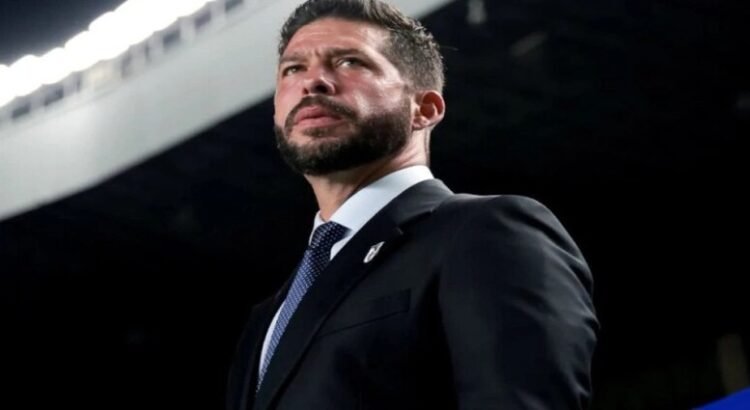 El director técnico Benjamín Mora es despedido como técnico del club Querétaro El director técnico Benjamín Mora es despedido como técnico del club Querétaro