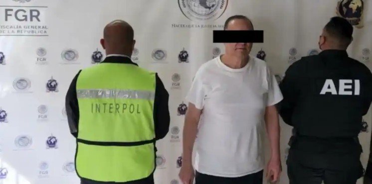 Detienen al exgobernador de Chihuahua