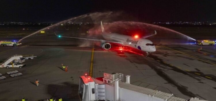 En Querétaro aterriza el primer vuelo directo procedente de Madrid