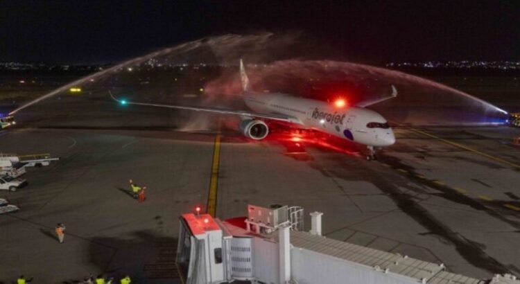En Querétaro aterriza el primer vuelo directo procedente de Madrid