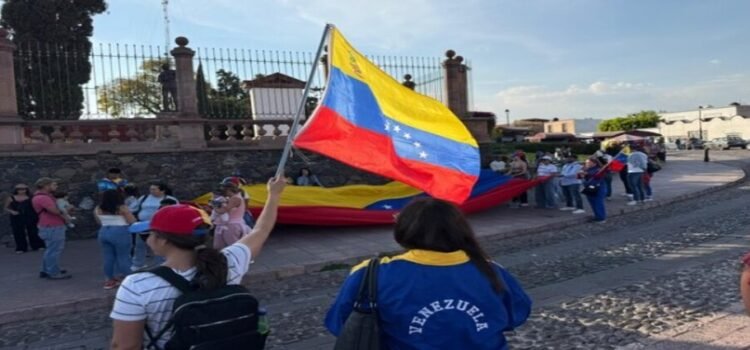 Los Venezolanos que viven en Querétaro festejan detención de Nicolás Maduro por Estados Unidos