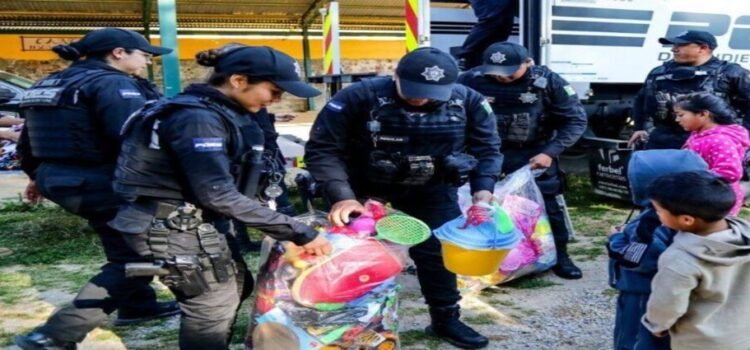 La Policía Estatal de Querétaro celebra con las familias de San Joaquín el Día de Reyes